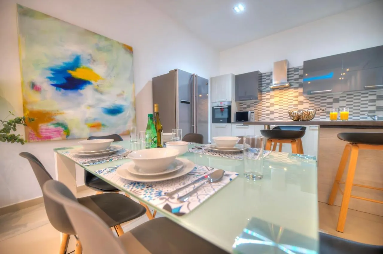 Spacious And Beautifully Furnished 3 Bedrooms/3Bathrooms Apartment With 2 Balconies Wvid1-1 Gzira