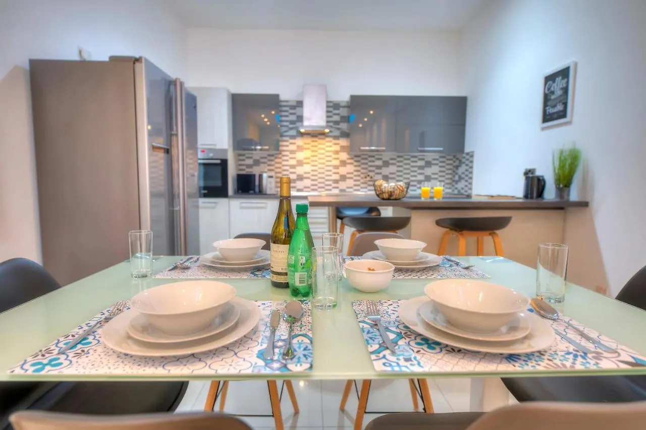 Spacious And Beautifully Furnished 3 Bedrooms/3Bathrooms Apartment With 2 Balconies Wvid1-1 Gzira