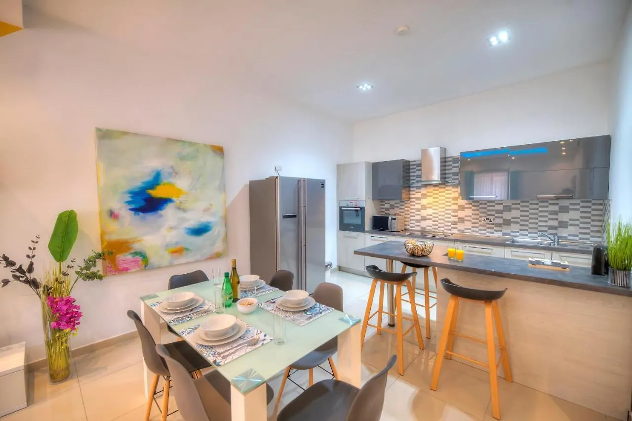 Spacious And Beautifully Furnished 3 Bedrooms/3Bathrooms Apartment With 2 Balconies Wvid1-1 Gzira